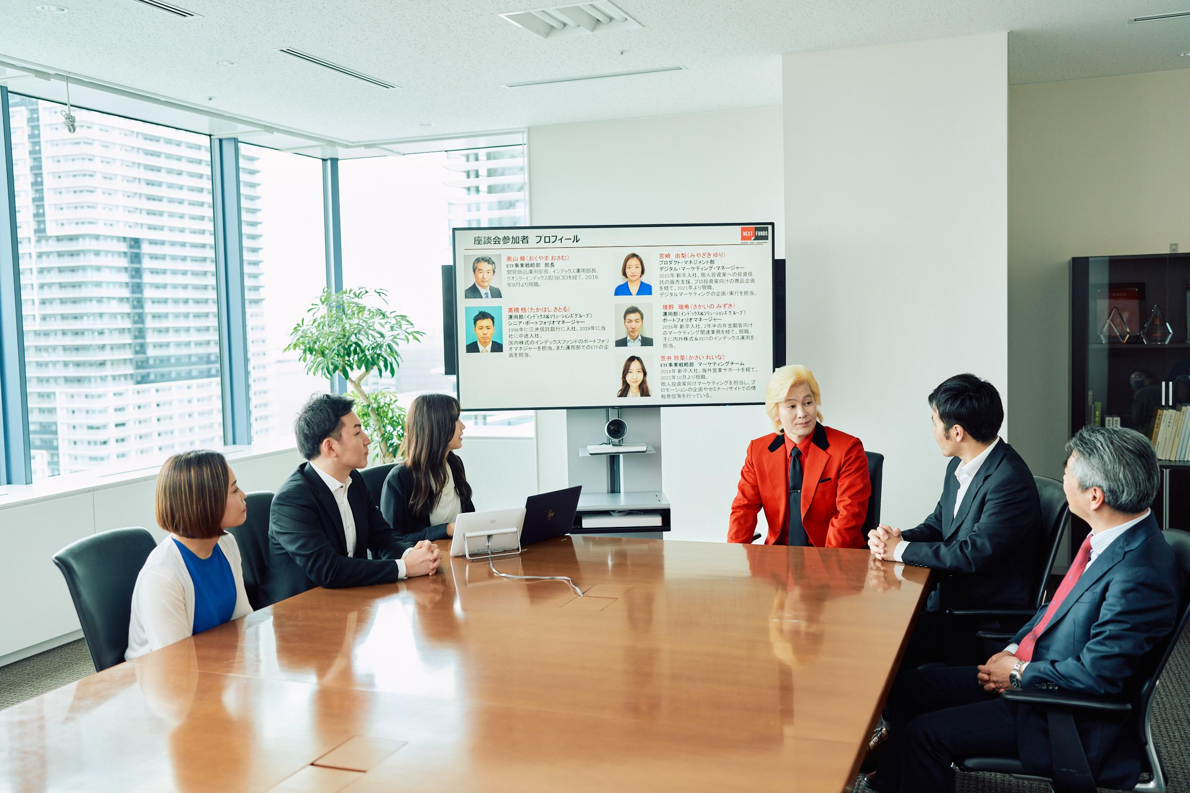 カズレーザーがインタビュー